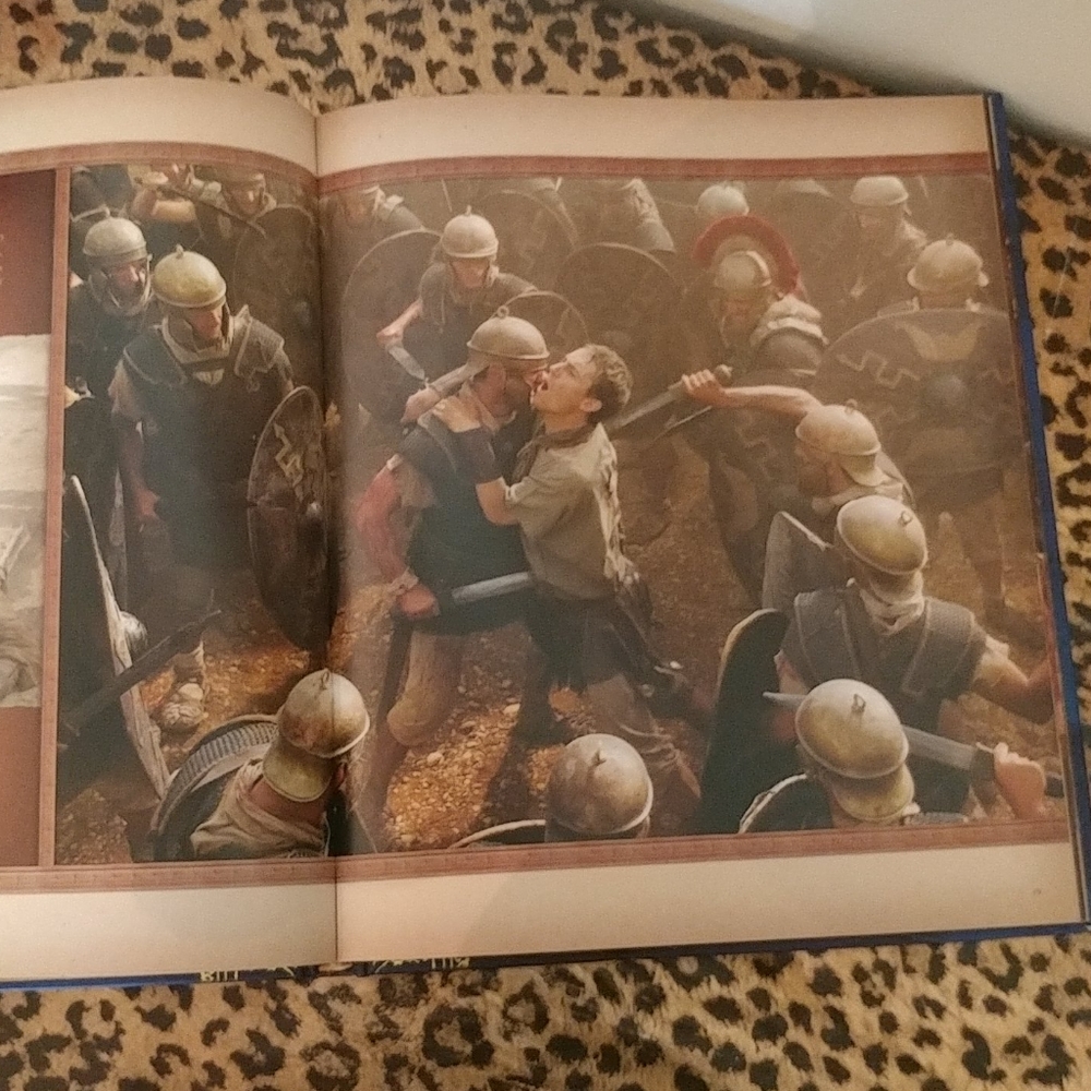 Coffee table Book - Picture 7 of 11